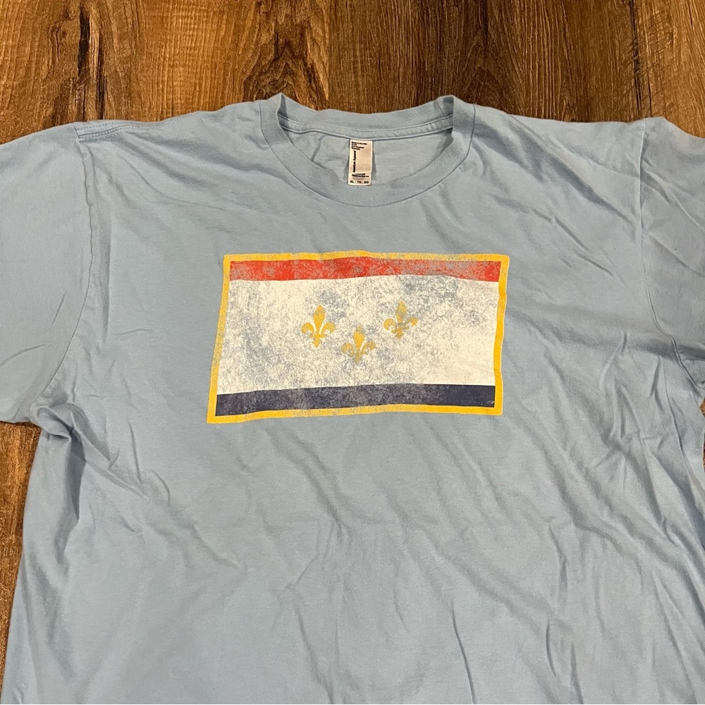 New Orleans Louisiana Flag T Shirt  XL Light Blue Fleur De Lis - Picture 2 of 7